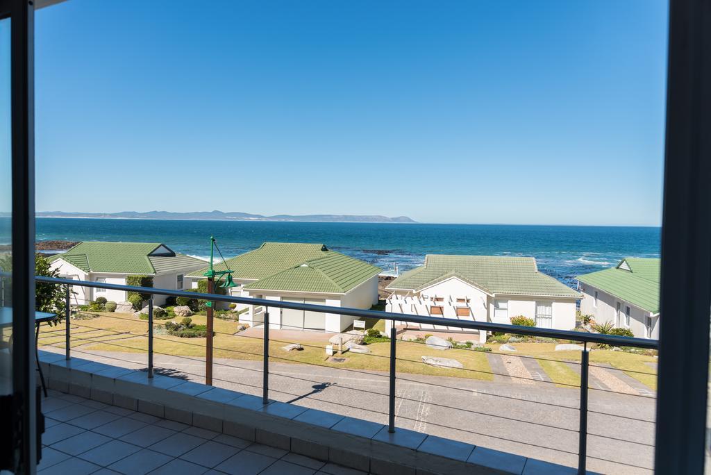 Whale View Self Catering Apartment Hermanus Bagian luar foto