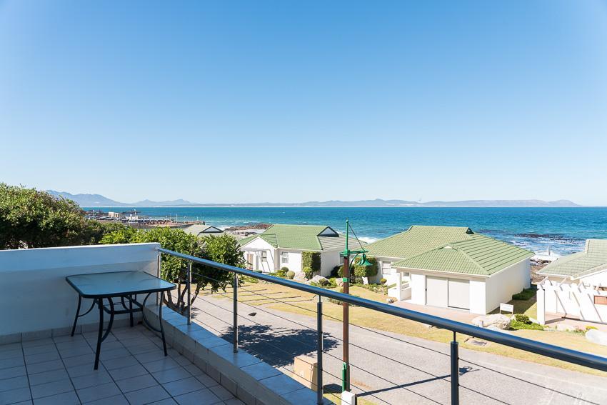 Whale View Self Catering Apartment Hermanus Bagian luar foto