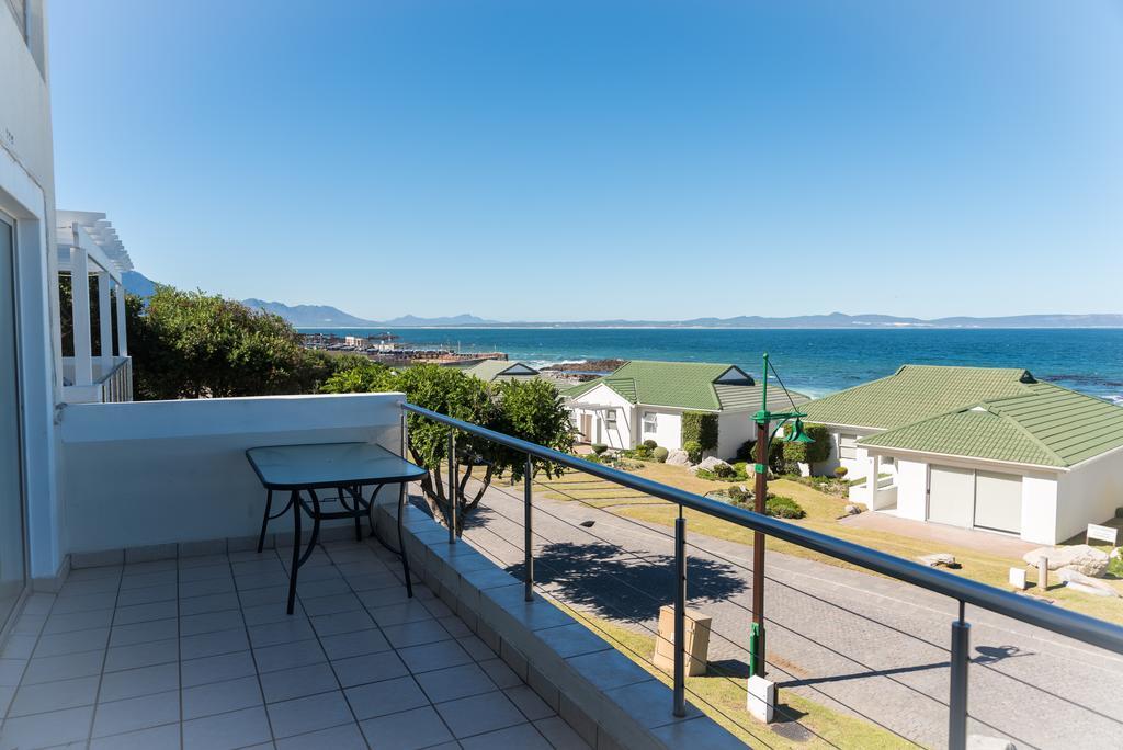 Whale View Self Catering Apartment Hermanus Bagian luar foto